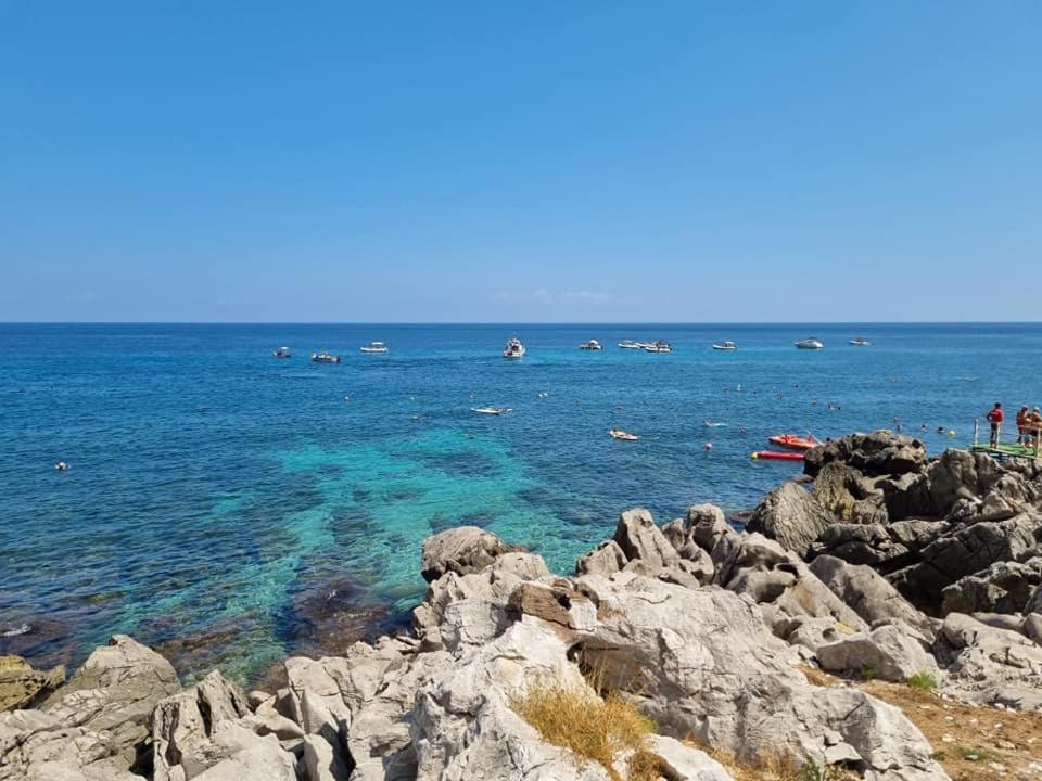 Ashur Mondello Aparthotel